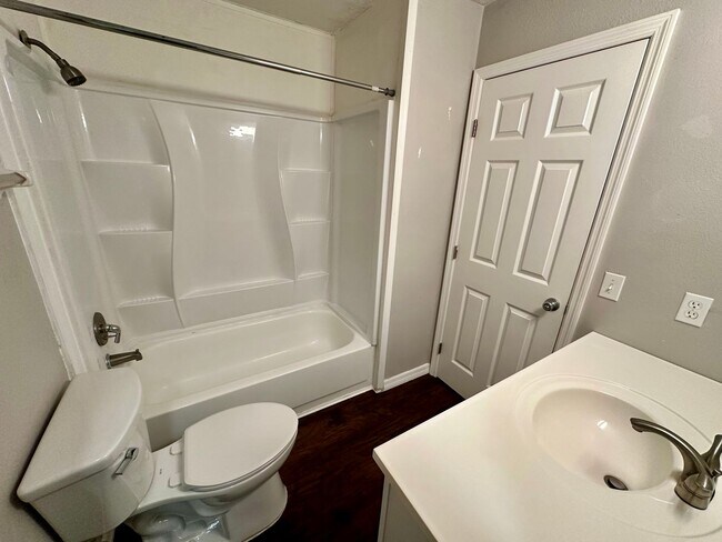 Building Photo - Fully Remodeled 2-Bedroom, 1.5-Bathroom Unit for Lease in Port Orange