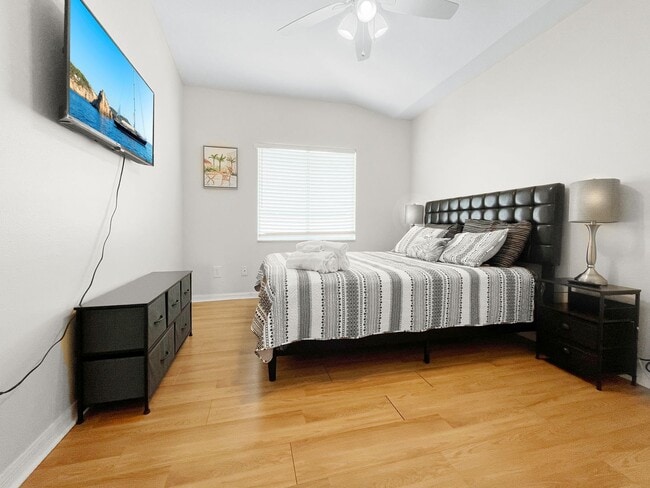 Building Photo - Spacious 4-Bedroom Townhome with Lake Views in Desirable Willow Lake Community
