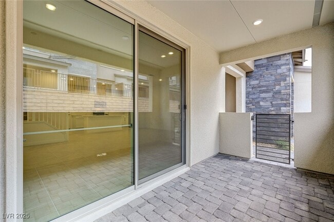 Building Photo - 2541 Monolith St
