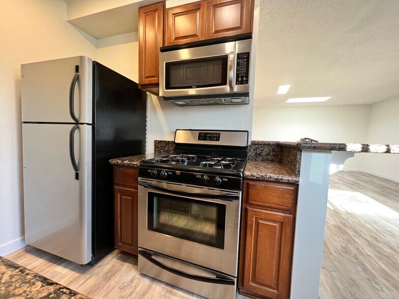 Building Photo - 12727 Matteson Ave