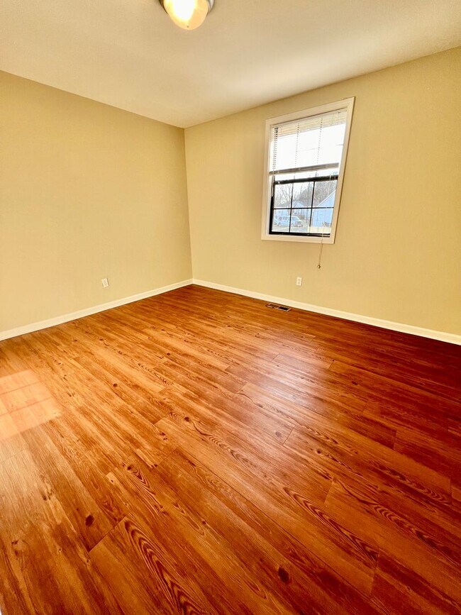 Building Photo - 2 Bed 1 Bath in East Nashville by Shelby $1525/mo