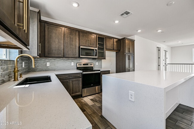Building Photo - 11300 N Casa Dega Dr