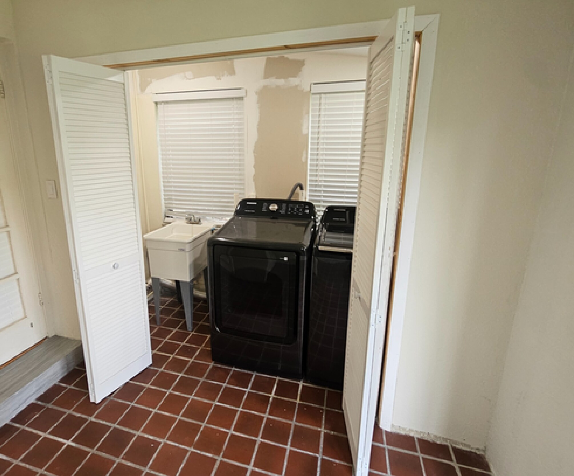 Full Washer and Dryer and Wash Basin - 2385 SW 25th St