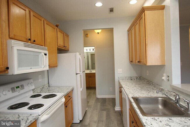 Building Photo - 17054 N Brandt St