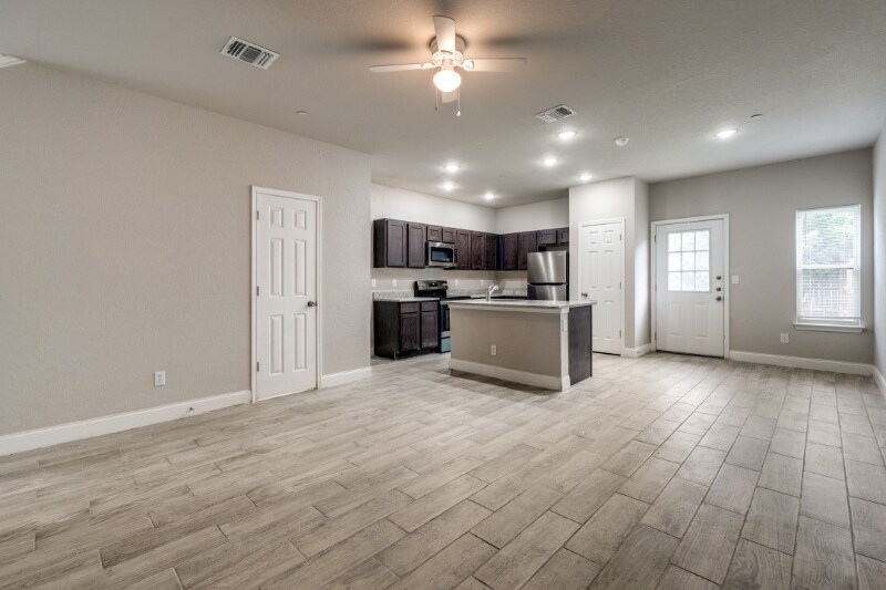 Building Photo - 7813 Savannah Brooks