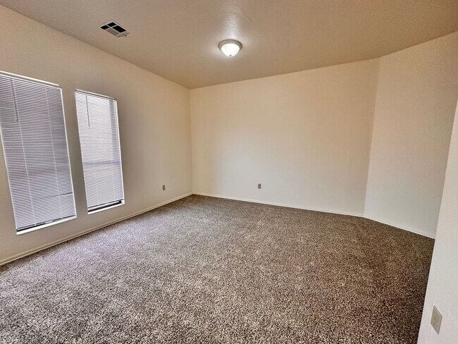 Building Photo - Spacious 4 Bed in Deer Creek