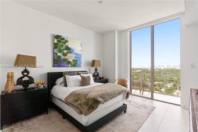 Building Photo - 2678 Tigertail Ave