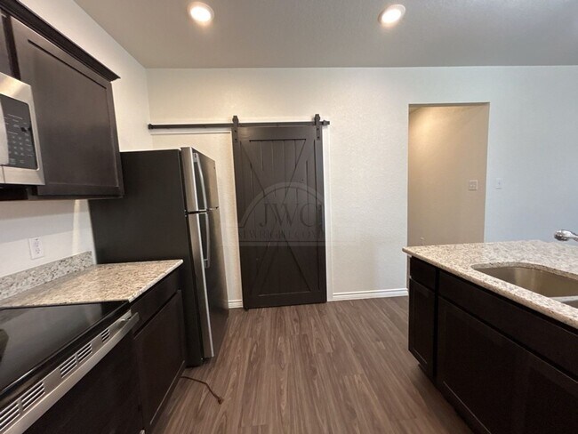 Building Photo - 5110 Rose Gdn Lp