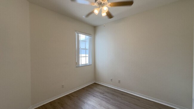 Building Photo - 3042 Grandiflora Dr