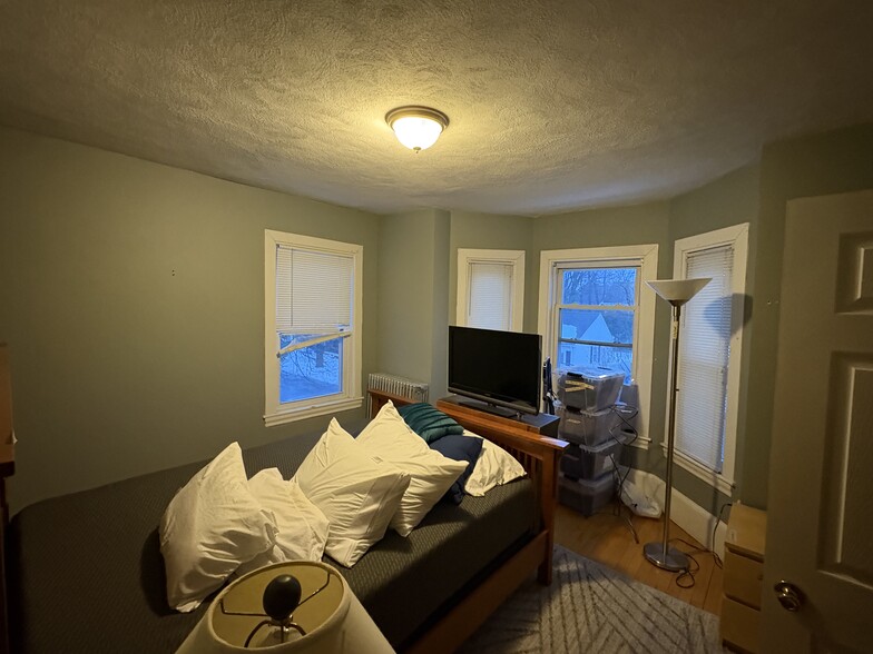 Building Photo - 312 Cherry St