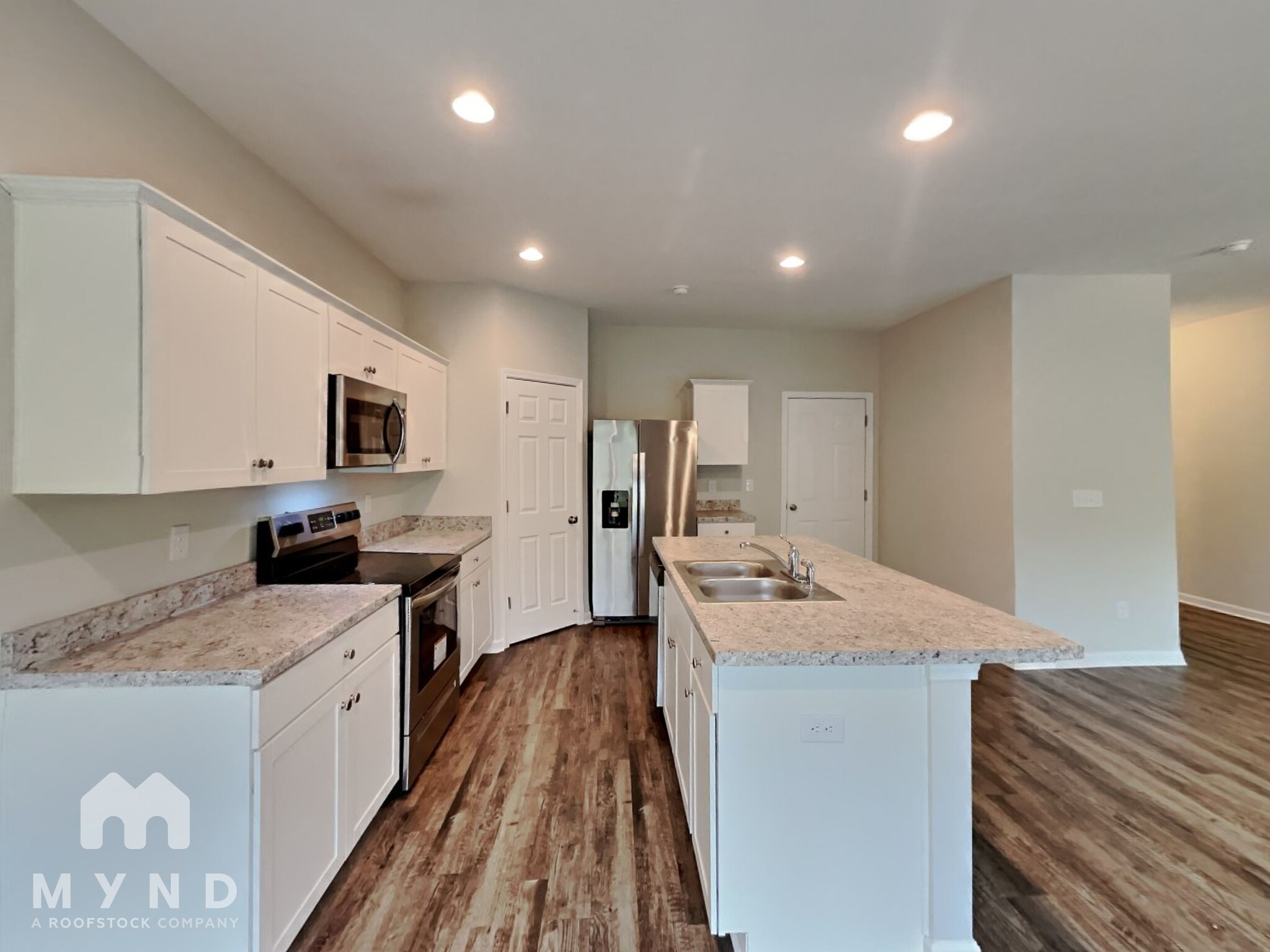 Building Photo - 460 Americana Dr