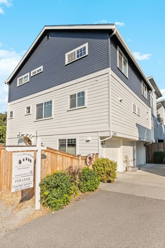 Building Photo - BEAUTIFUL Urban Townhome in Coveted West S...