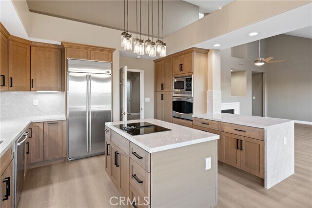 Building Photo - 6 Saros