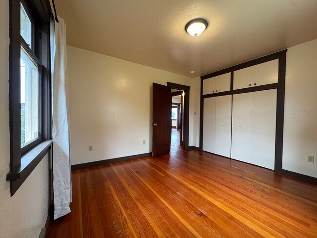 Building Photo - 1336 6th St