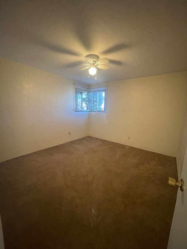 Building Photo - 3112 Colorado St NE