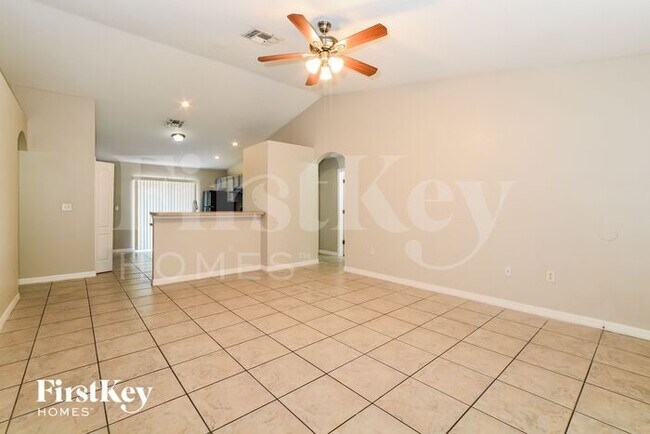 Building Photo - 2657 Bentley Dr