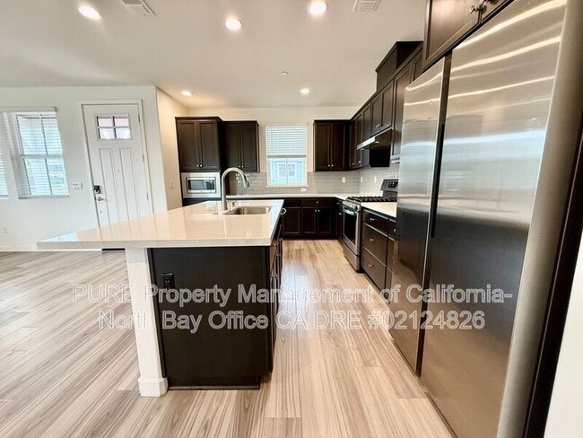 Building Photo - 1823 Pico St