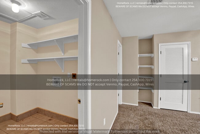 Building Photo - 3 Bedroom 2.5 Bath Available