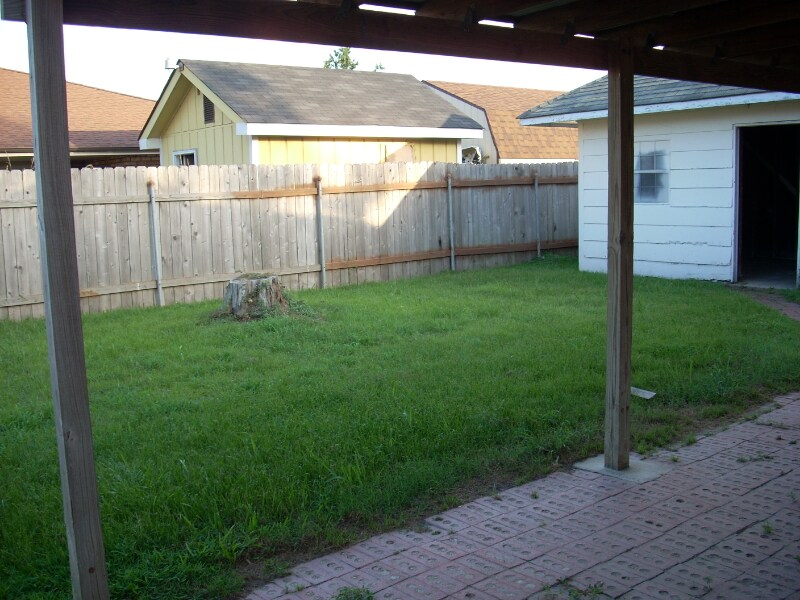 Building Photo - 3517 Plaza Dr