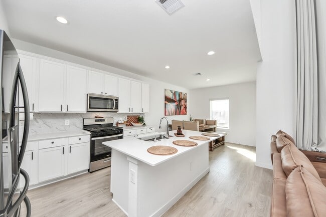 Building Photo - 30119 Gallatin River Ln