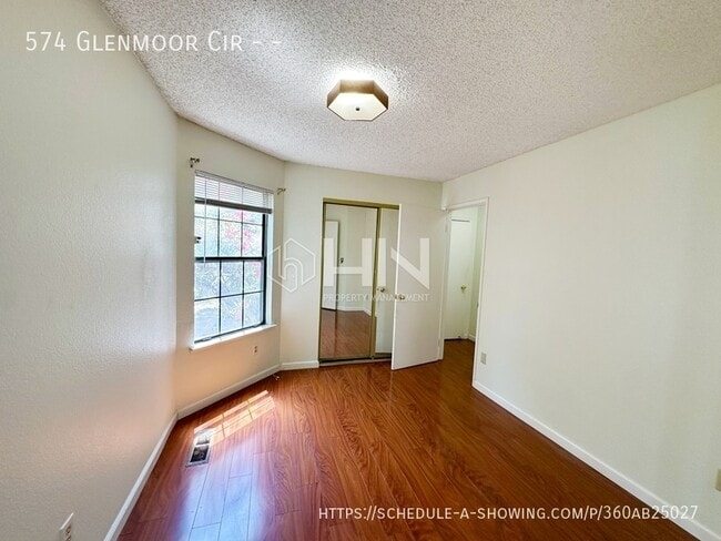 Building Photo - 574 Glenmoor Cir