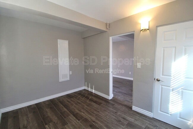 Building Photo - 4687 Hamilton St