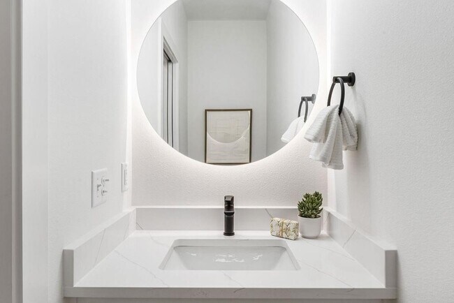 Building Photo - 4110 W Olive St