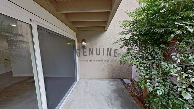 Building Photo - 1st Floor 1 Bedroom Unit in South Coast Me...