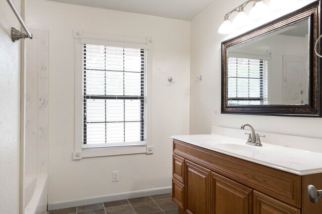 Building Photo - 309 Brookside Dr E
