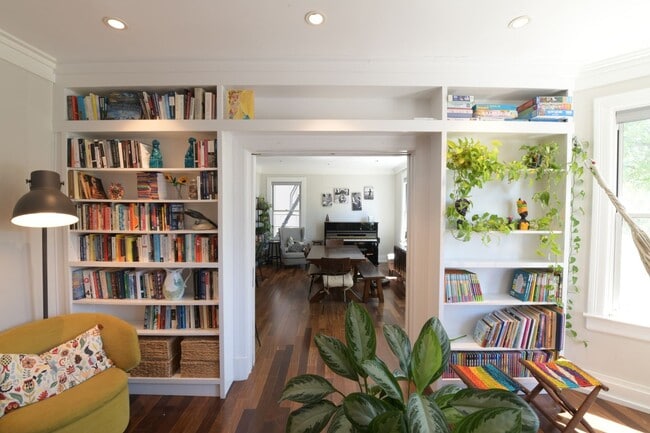 Building Photo - Charming 2BR + home office Condo in the he...