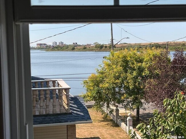 Building Photo - 14-34-34 Dunbar St