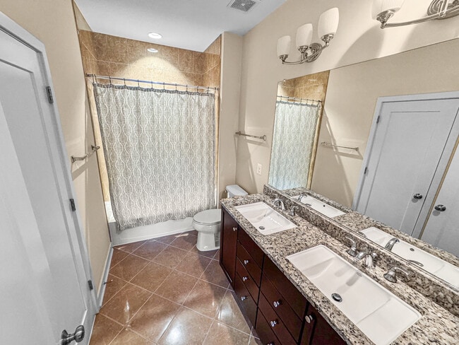 Building Photo - 5610 45th Ave