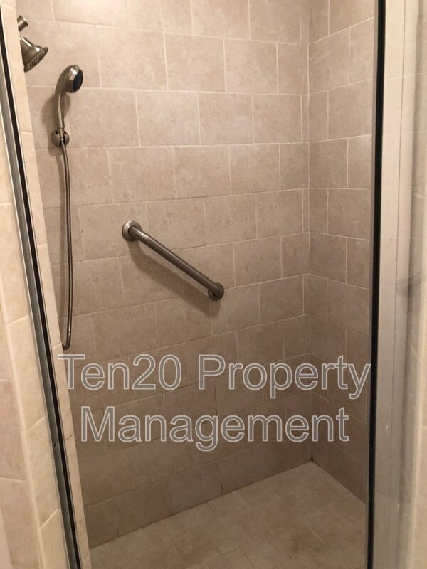 Building Photo - 3308 Junaluska Dr