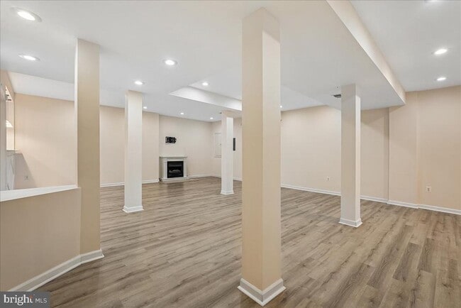 Building Photo - 905 Royal Elm Ct