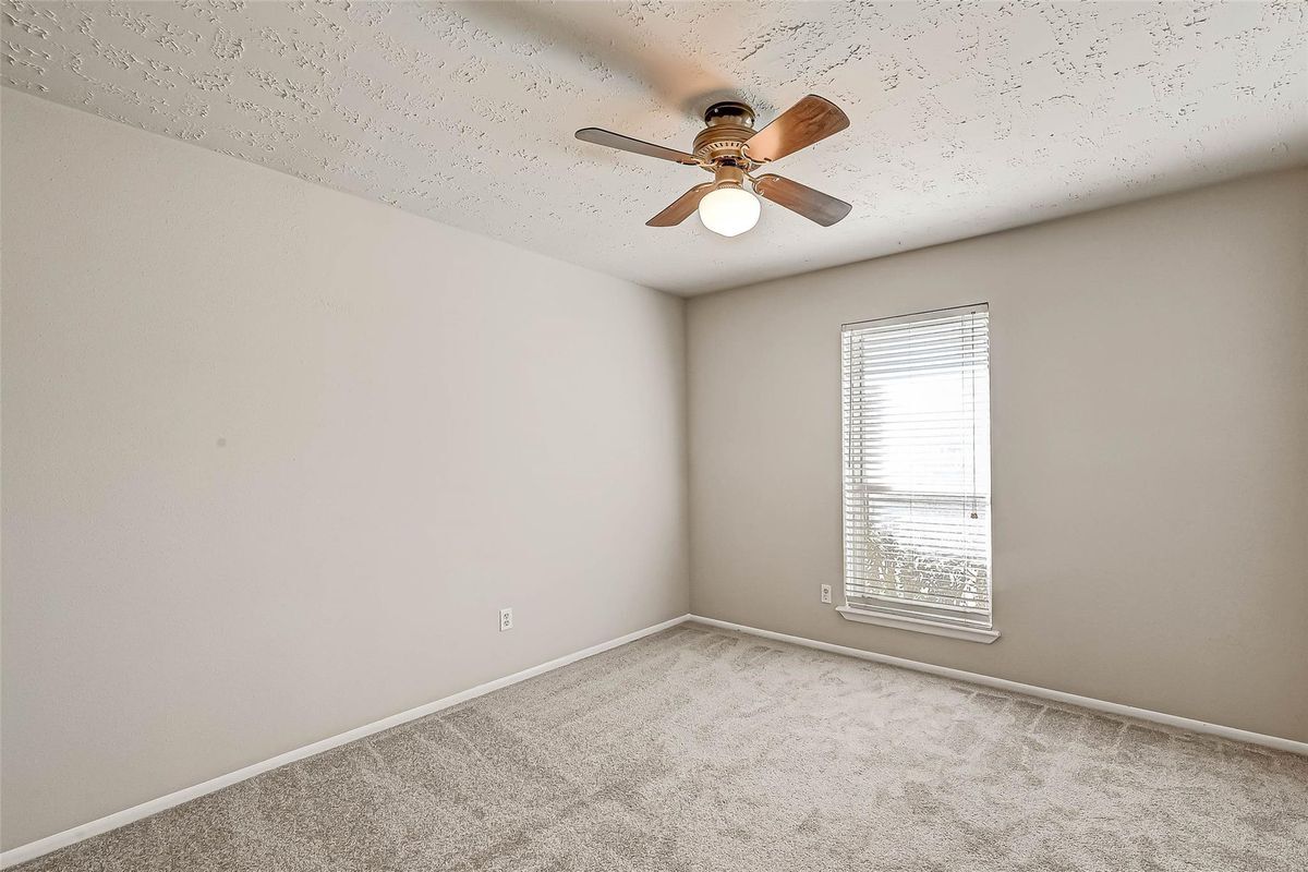 Building Photo - 24130 Silversmith Ln