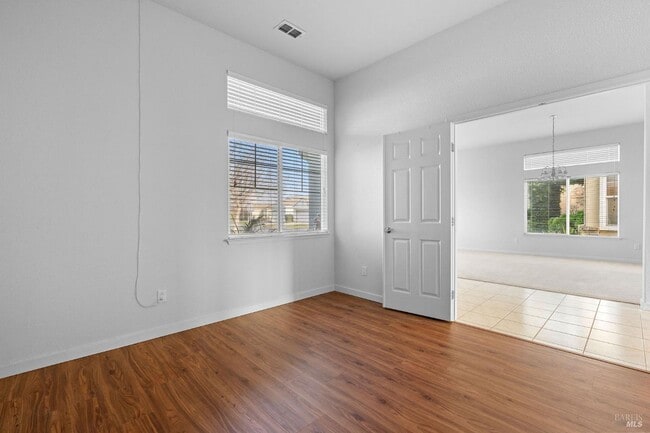 Building Photo - 139 Cedar Ridge Dr