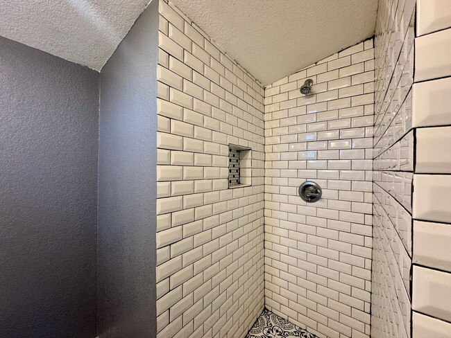 Building Photo - Newly Renovated 3 Separate Dwelling property in Denver! Available NOW