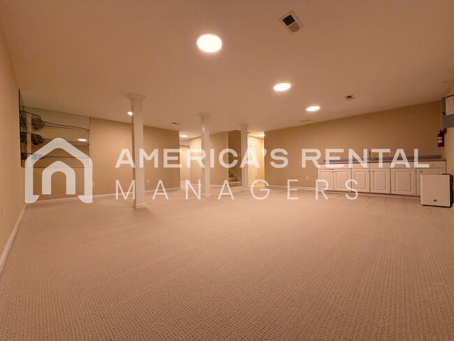 Building Photo - JUST LISTED - Spacious Five Bedroom Residence in Meadowbrook!