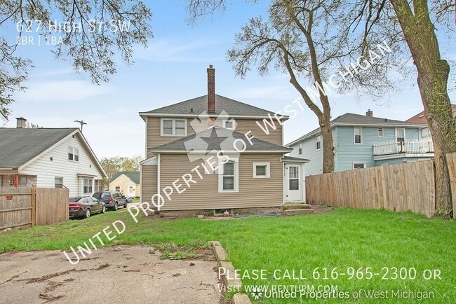 Building Photo - Available Now |2 Bed 1 Bath Lower Level Ap...