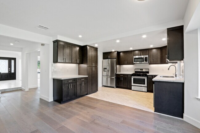 Kitchen - 21225 Nashville St