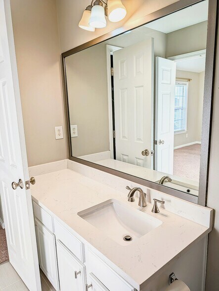 Building Photo - 1041 Annazanes Ct