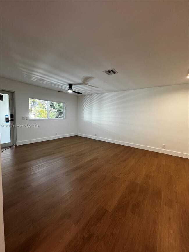 Building Photo - 1460 SW 24th Ct
