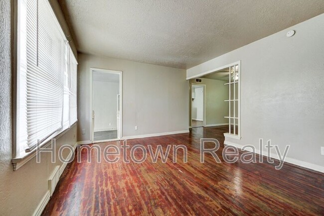 Building Photo - 3513 Springlake Dr