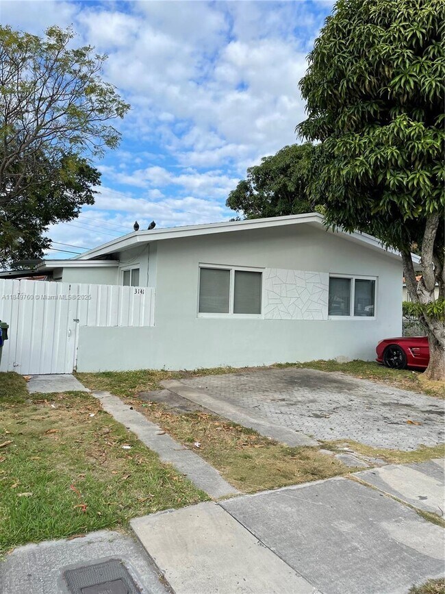Primary Photo - 3141 SW 12th St