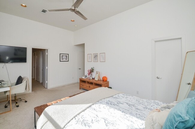 Building Photo - 1116 Columbus St