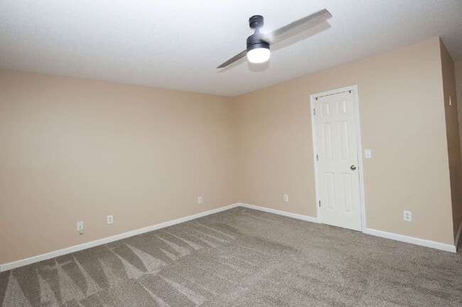Building Photo - Charming 3 Bedroom, 2,5 Bath home with hug...