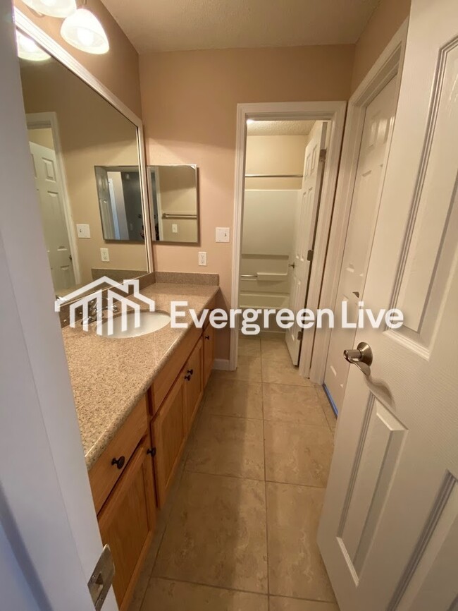 Building Photo - 65 Assana Ct