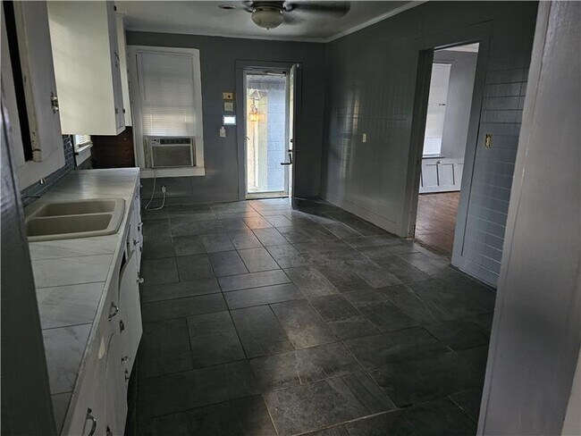 Building Photo - 3809 Geronimo St