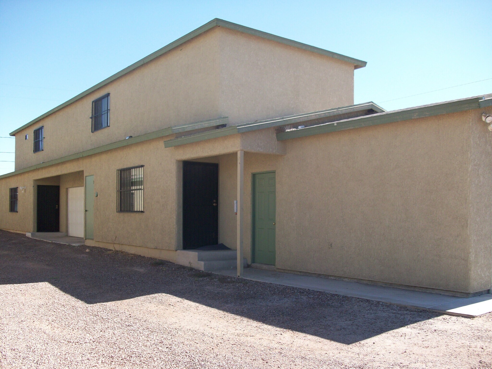 Unit #2 2-car garage - 439 E Linden St