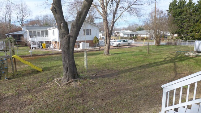 Building Photo - 93 Great Lake Dr